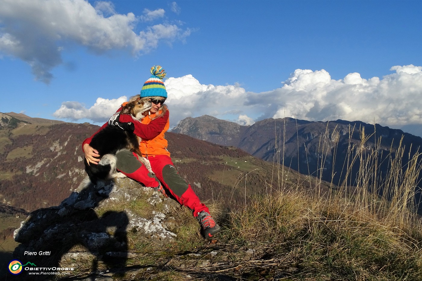 38 In vetta in Corno Zuccone con Cancervo e Venturosa da sfondo.JPG